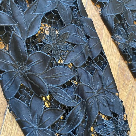 Meet me in Bali black lace romper - Picture 3 of 13